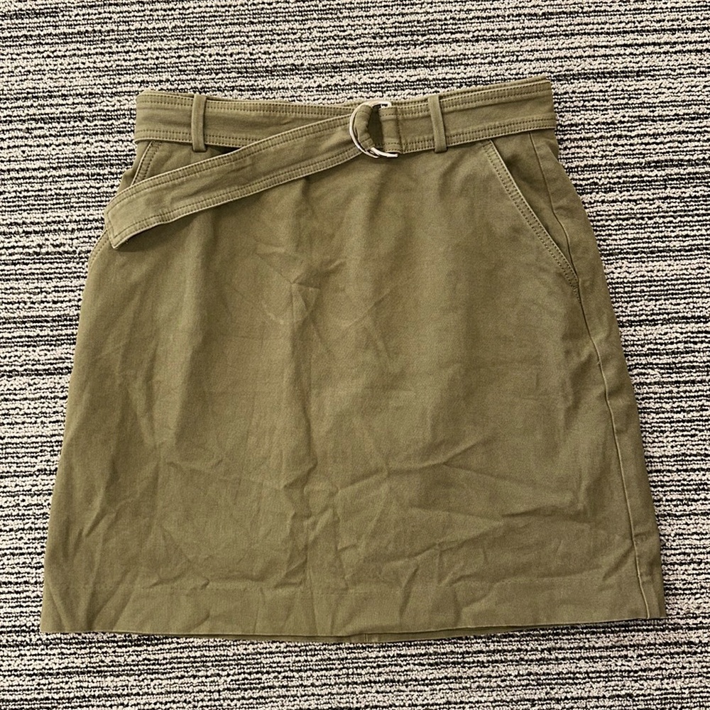 🔥🔥🔥Ann Taylor Green Belted Skirt Size 8